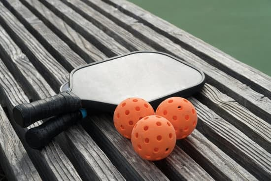 Misconceptions while you can switch hands in Pickleball